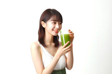 青汁を飲む女性