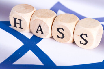 Flagge von Israel und Hass gegen den Juden