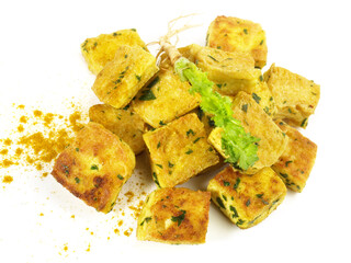 Tofu Würfel gebraten mit Curry