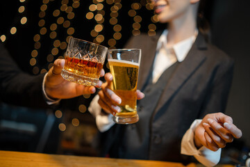 Celebration night, pour whiskey into a glass. Give to friends who come to celebrate