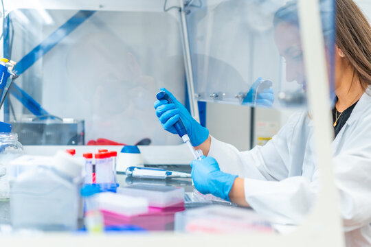 Woman working in a cancer research laboratory