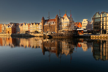 2022-12-09 old town of Gdansk and Motlawa river at night, Poland - obrazy, fototapety, plakaty