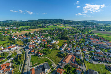 Simbach am Inn in Niederbayern von oben, Ausblick zum Stadtteil Erlach