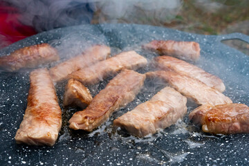 マルチグリドルで調理する焼肉ステーキ