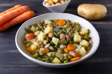 Vegetable and legume minestrone served with croutons. Complete vegan dish ideal for lunch and dinner. Italian minestrone.