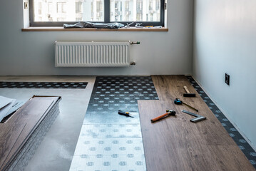 Installation of laminate or vinyl floor, Different tools