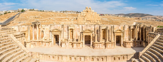 Panoramic view at the South Theater in Archaeological complex of Jerash in Jordan - obrazy, fototapety, plakaty