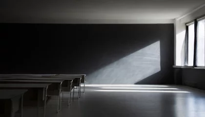 Poster classe scolastica vuota al buio con luce che penetra dalla finestra generato con ai © Francesca