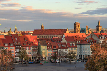 Herbstliche Erfurter Altstadt im Abendlicht; Blick vom Petersberg zum Domplatz