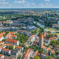 Fototapeta na wymiar Die Doppelstadt Ulm/Neu-Ulm von oben, Blick zum Gänsturm und über die Donau nach Neu-Ulm
