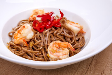 buckwheat soba with shrimps and pepper