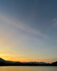 Obraz premium sunset over the lake