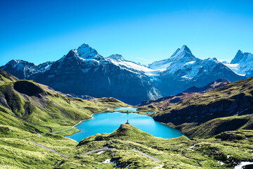 zauberhafter Bergsee in den Alpen - obrazy, fototapety, plakaty