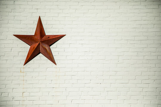 Fototapeta Red star on white brick wall  
