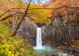 紅葉の苗名滝