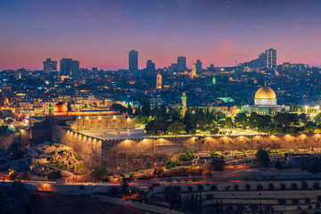 Fototapeta premium Dreamscape of Jerusalem's old city at twilight featuring the Dome of the Rock and Al-Aqsa mosque on the Temple Mount and a starry night 