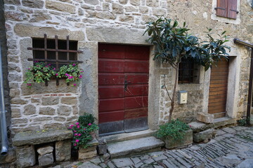 Fototapeta na wymiar charming little village in Croatia called the istrian Toscana with stone walls and nice doors and windows