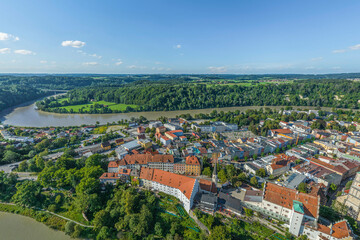Fototapeta na wymiar Wasserburg am Inn im Luftbild, Blick über die Burg zur nördlichen Inn-Leite
