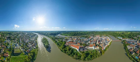 Foto op Aluminium Wasserburg am Inn im Luftbild, 360 Grad-Rundblick über die Stadt im Landkreis Rosenheim © ARochau