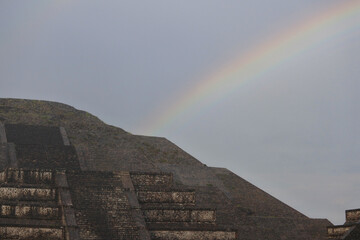 Arco Iris en Teotihuacán (Mexico)