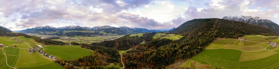 Fototapeta premium Drohnenpanorama, Schwaz, Tirol