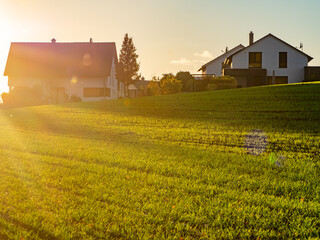Neubaugebiet in herbstlicher Landschaft © focus finder