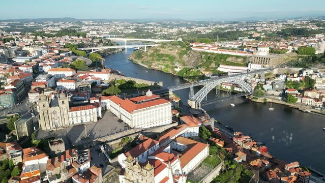 Porto Cidade Rio Douro Pelourinho Portugal Centro Hist&oacute;rico Patrim&ocirc;nio Mundial Ribeira Ponte Lu&iacute;s I Vinho Europa Portuguesa S&eacute; Torre Cl&eacute;rigos Rabelo Turismo Cultural Antigo Caves Vinho Drone Euro