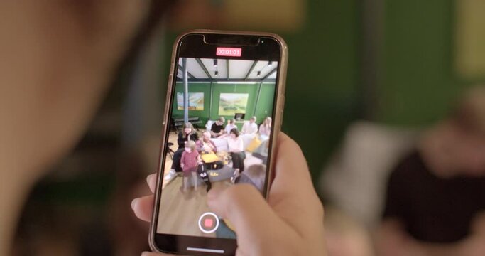 Using a smartphone handheld, digital zoom. Capturing important points phone allows you to capture key points of the lecture, which can be further studied in more detail.