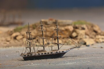Fototapeta premium Closeup shot of a small wooden boat on the ground