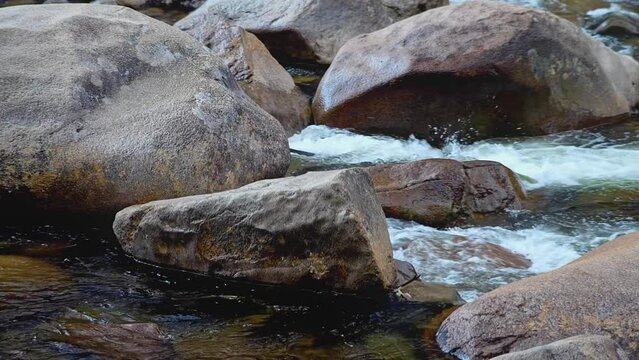 Close op from river flow between stones