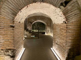 cunicoli del teatro greco-romano visibile durante l'escursione nella Napoli sotterranea, conosciuto...