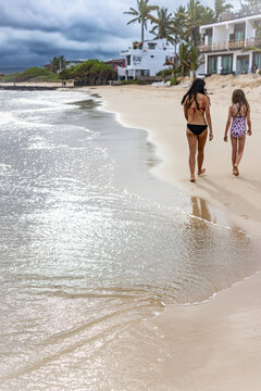 Sea waves hit sandy beach, Galapagos
