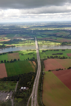 Flughafenbr&uuml;cke der Autobahn A44 &uuml;ber den Rhein