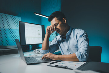 Working too much causes pain in the body, Headache due to working too much, have office syndrome because work too hard, Working overtime makes the body tired.
