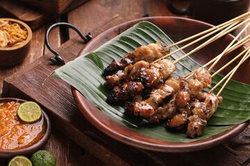 Sate taichan is a variation of chicken satay grilled and served without peanut or ketjap seasoning unlike other satays. It is served with sambal and squeezed key lime,