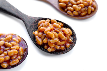 Baked beans in tomato sauce