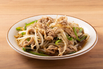 豚肉ともやしとピーマンのオイスター炒め