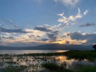 Fototapeta na wymiar sunset over the river Kwan Phayao
