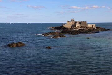 Saint Malo, vue des remparts - obrazy, fototapety, plakaty