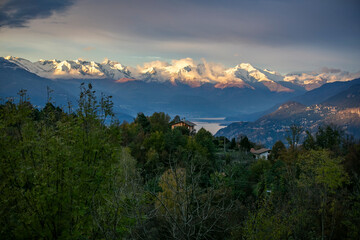 spectacular and beautiful towns on Lake Como and its incredible Italian mountains