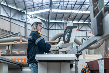 Wood mechanic inputs data, automates machines for cutting, laser, saw, milling, lathe in factory