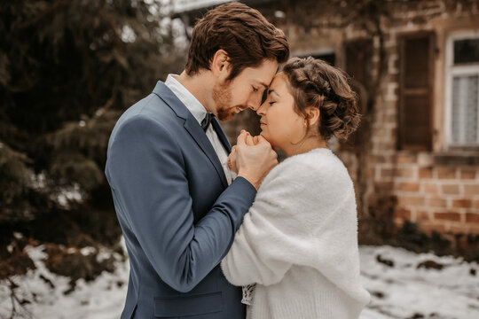 Winter Hochzeit in den Bergen - Bilder von Hütte und Wald