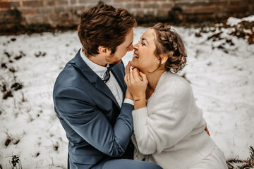 Winter Hochzeit in den Bergen - Bilder von Hütte und Wald