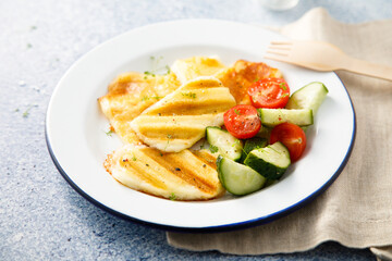 Grilled halloumi cheese with vegetables
