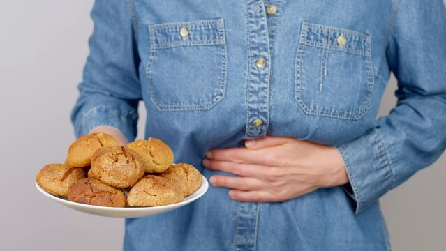 Allergy to wheat. Avoiding flour cookies. Gluten intolerance. Abdominal pain, diarrhea.