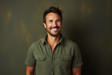 Obraz premium Portrait of a smiling man in his 30s sporting a breathable hiking shirt against a minimalist or empty room background. AI Generation