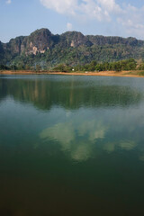 Fototapeta na wymiar views of clear water lakes, mountains and trees