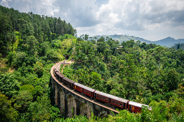 nine arches bridge in sri lanka