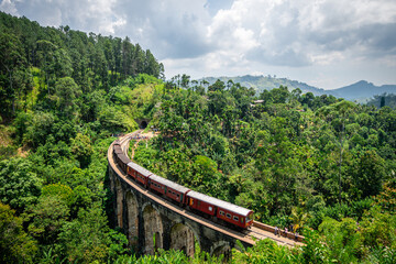 nine arches bridge in sri lanka