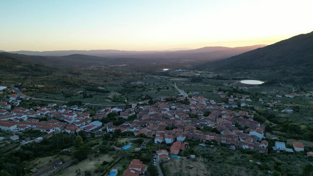San Mart&iacute;n de Trevejo Espa&ntilde;a Aldeas Arquitectura Tradicional paisajes rurales cultura celta pueblos fronterizos turismo Extremadura casas de pizarra monta&ntilde;as Sierra Gata Naturaleza Viajes Destinos